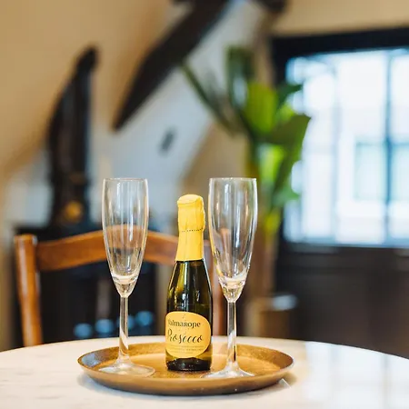 Lok Historics Luxury Art-inspired Loft In Historic Centre! 4*