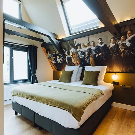 Гостевой дом Lok Historics Luxury Art-inspired Loft In Historic Centre! 4*