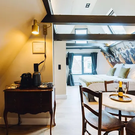 Lok Historics Luxury Art-inspired Loft In Historic Centre! 4*
