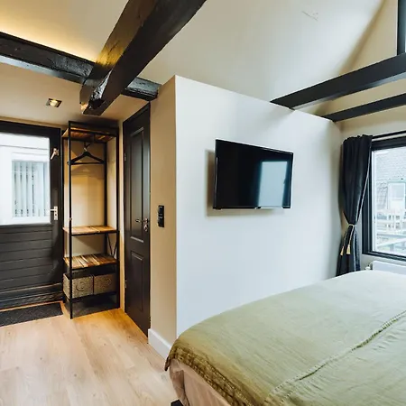 Гостевой дом Lok Historics Luxury Art-inspired Loft In Historic Centre! 4*