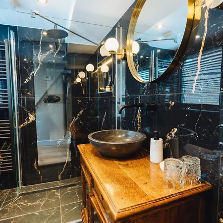 Гостевой дом Lok Historics Luxury Art-inspired Loft In Historic Centre! Гарлем