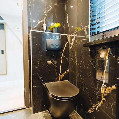 Lok Historics Luxury Art-inspired Loft In Historic Centre!