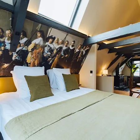 Гостевой дом Lok Historics Luxury Art-inspired Loft In Historic Centre! 4*